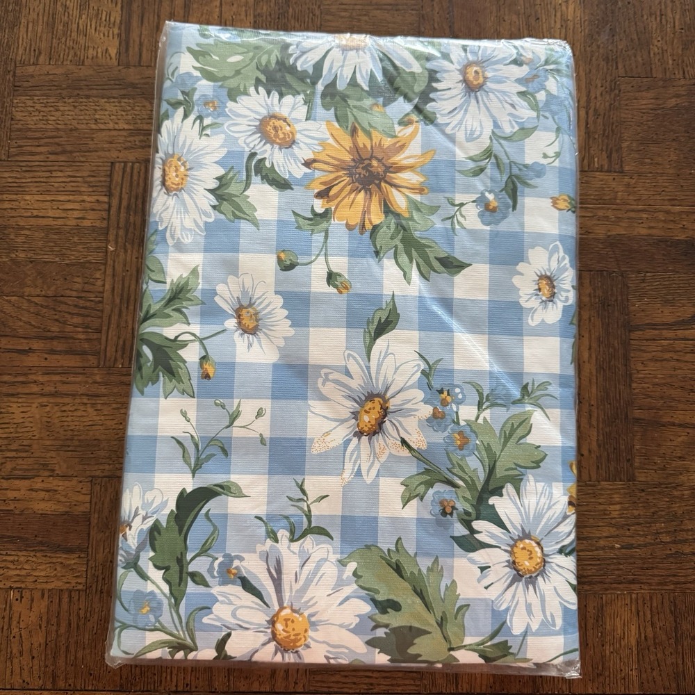 Vintage Cannon 70" Round Daisy Gingham Tablecloth Vinyl Flannel Back